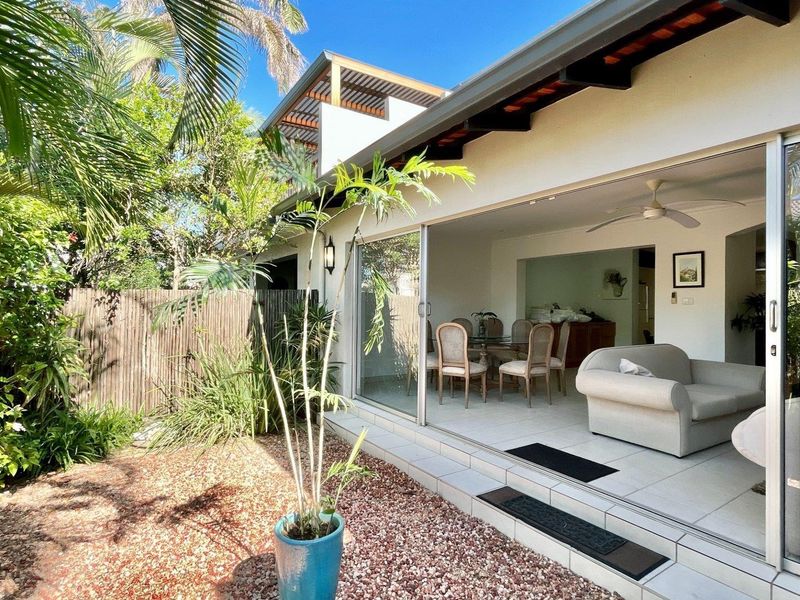 A stunning , modern duplex in secure complex on the beachfront!!! - Photo 1
