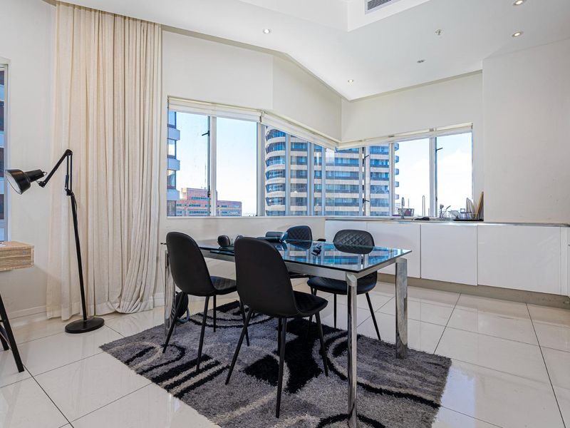 Stunning Apartment in Central Cape Town - Photo 5