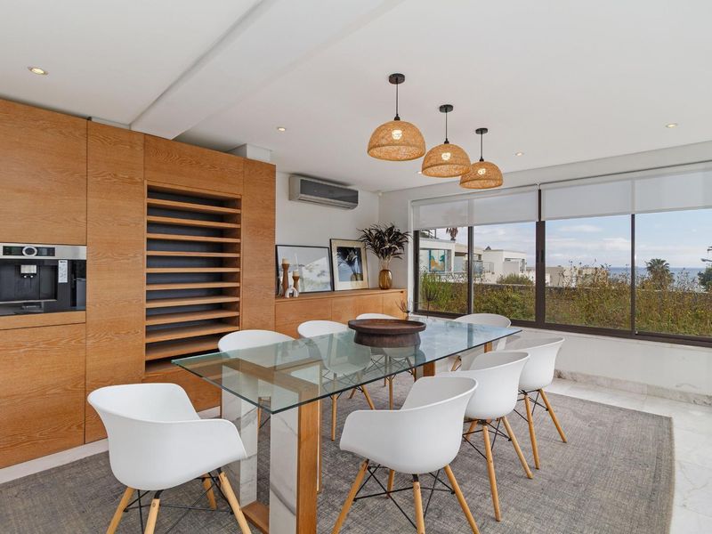 A Modern Sanctuary of Refined Coastal Living - Photo 8