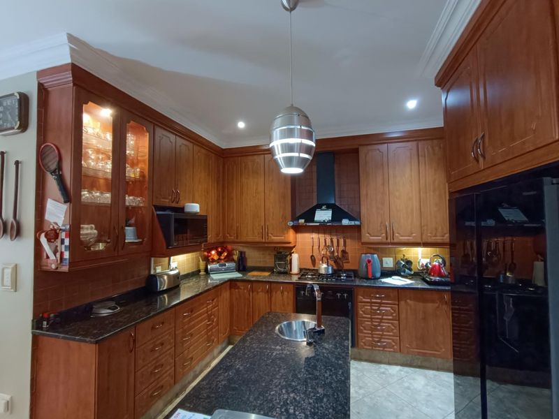 MIDSTREAM SECURITY ESTATE - LUXURY 5 BEDROOM MANSION - Photo 5