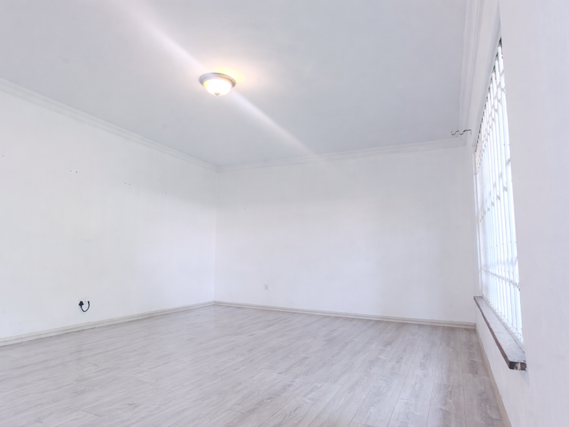 Modern, 5 Bedroom, 4 Bathroom, Family Home - Photo 7