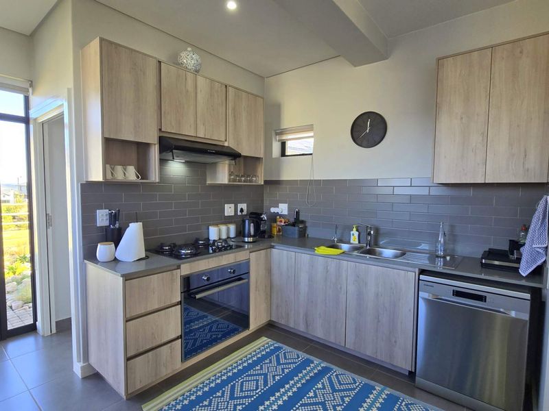 Cozy family home offering stunning sea views from the upstairs bedrooms, - Photo 5