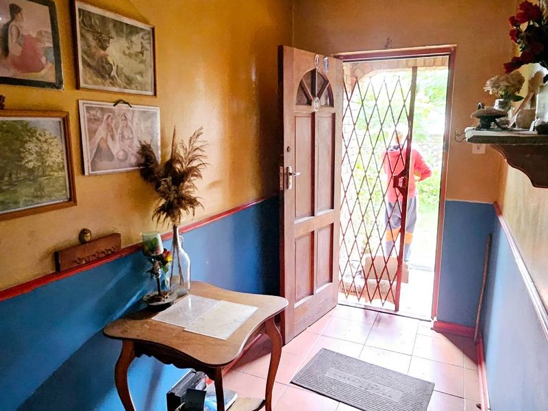 Handyman’s Special Home for Sale in Colchester - Photo 2