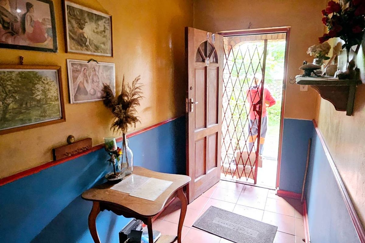 Handyman’s Special Home for Sale in Colchester - Photo 2