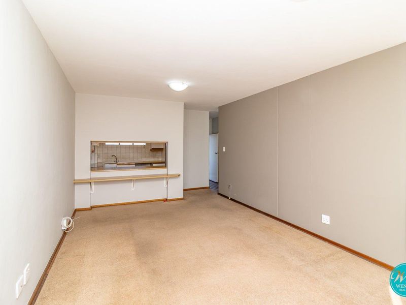 Sunny, Spacious & Perfectly Positioned! - Photo 4