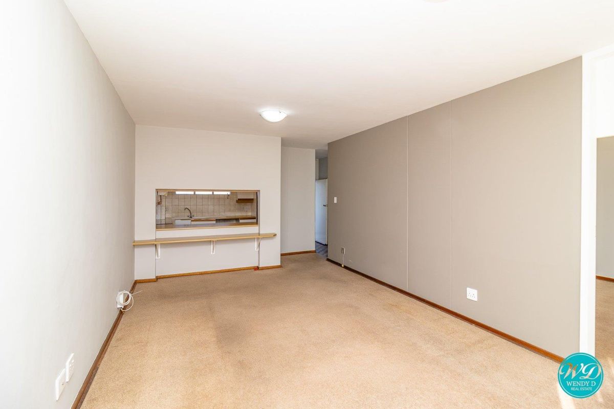 Sunny, Spacious & Perfectly Positioned! - Photo 4