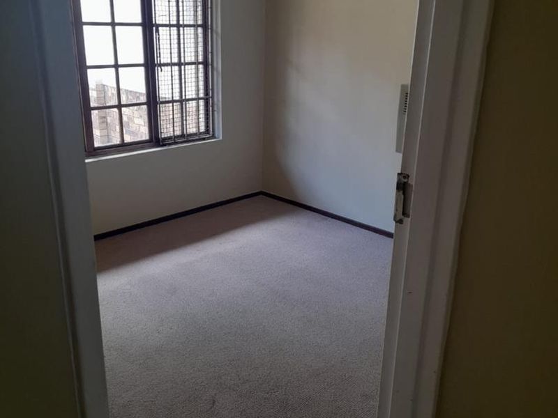 2 Bedroom Townhouse for Sale in High Street Mews - Photo 8