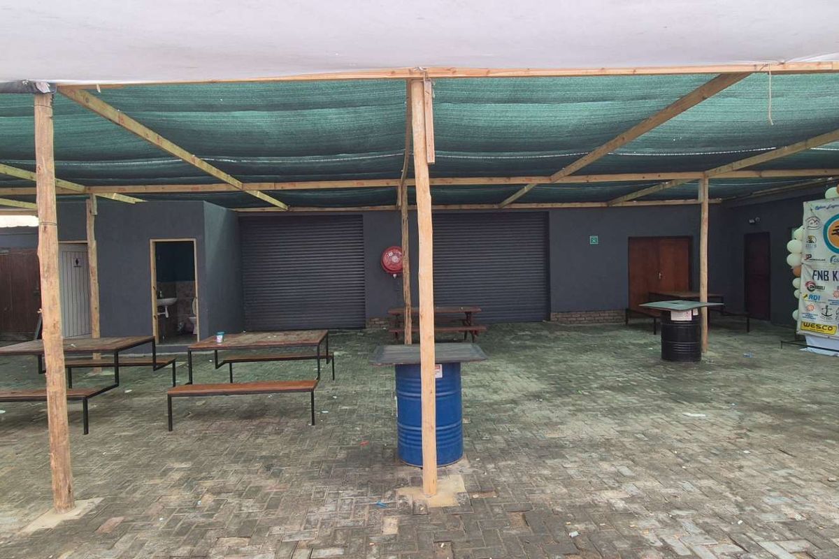 Discover the perfect blend of residential and commercial space with this versatile property - Photo 2