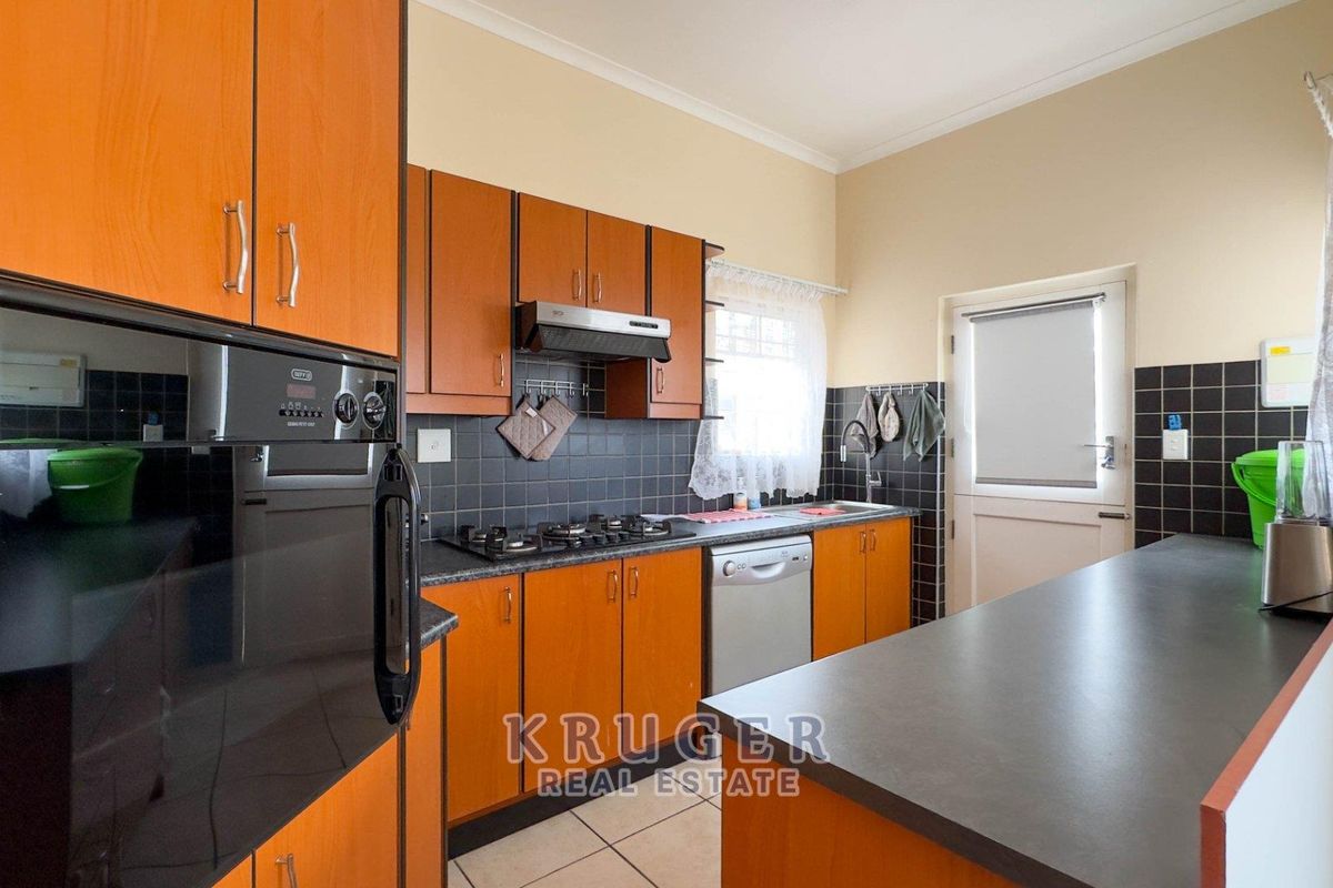 3-bedroom townhouse for sale - Photo 4