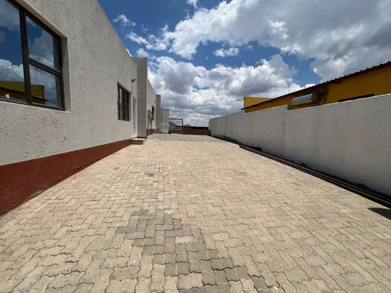 🔥 🏘️ Newly-Built (5 Unit) Complex For Sale – Khomasdal 16 - Photo 10