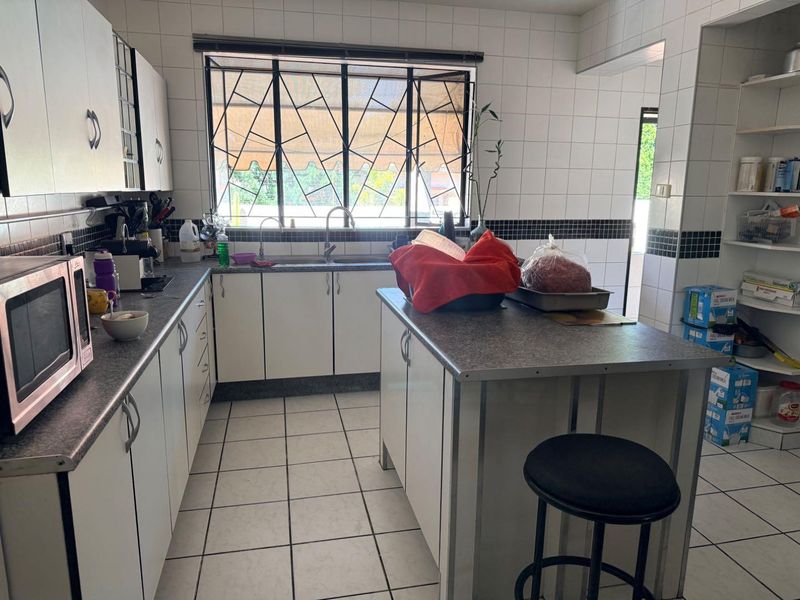 Business/Residential house for sale Windhoek West - Photo 10