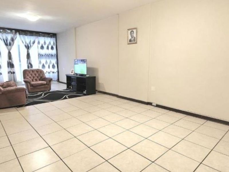 2 Bedroom Apartment for Sale - Photo 3