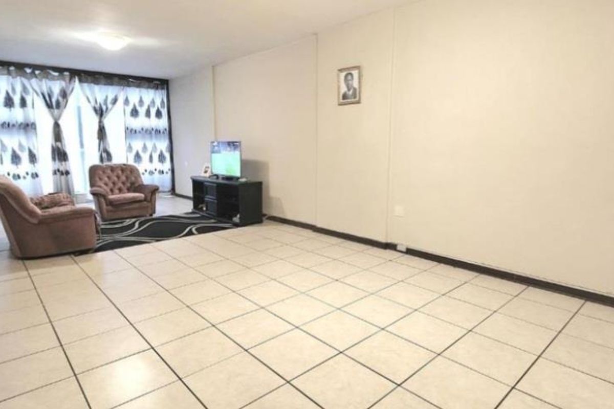 2 Bedroom Apartment for Sale - Photo 3