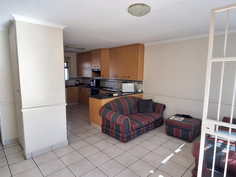 Glamorous 2 Bedroom Living - Photo 5