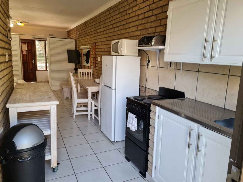 gorgeous 4 Sleeper bachelors' apartment - Photo 3