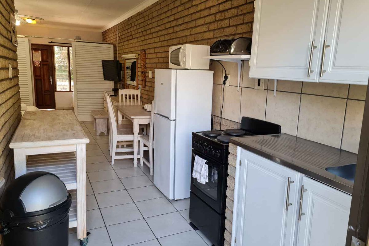 gorgeous 4 Sleeper bachelors' apartment - Photo 3