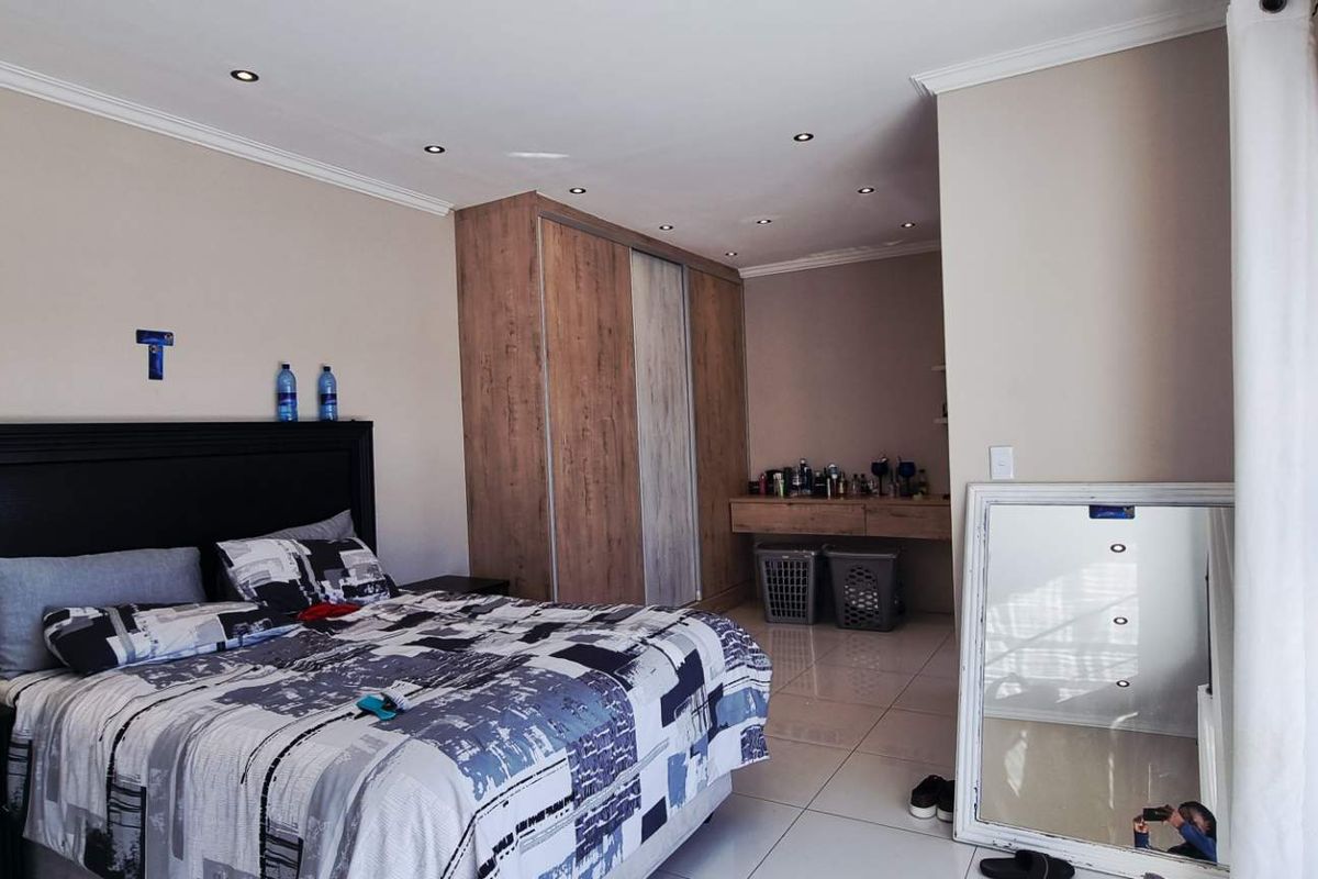 Cimbebasia 3 bedroom house with flat - Photo 5
