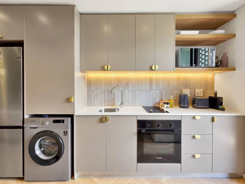 Brand New Fully Furnished Studio - Photo 3