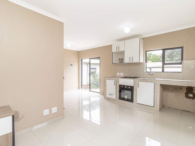 Lovely 1-Bedroom Cottage to Let in Hurlingham Manor - Photo 3