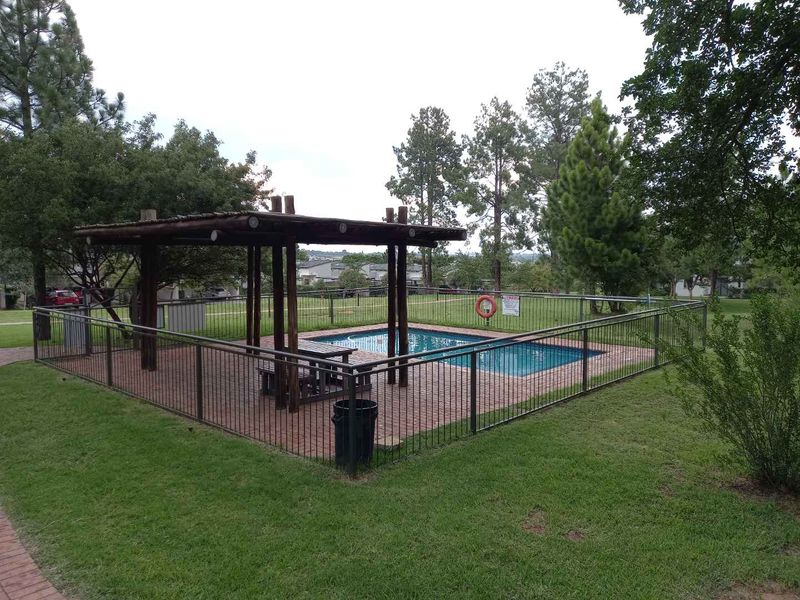 2 Bedroom 2 Bathroom modern 1st floor Apartment for sale in beautiful Golf Estate for R790 000 - Photo 2