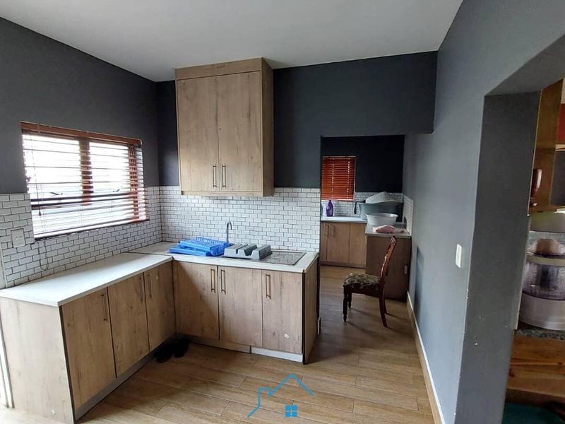 Spacious 4-Bedroom Family Home with Modern Comfort, Classic Charm & Prime Coastal Living. - Photo 8