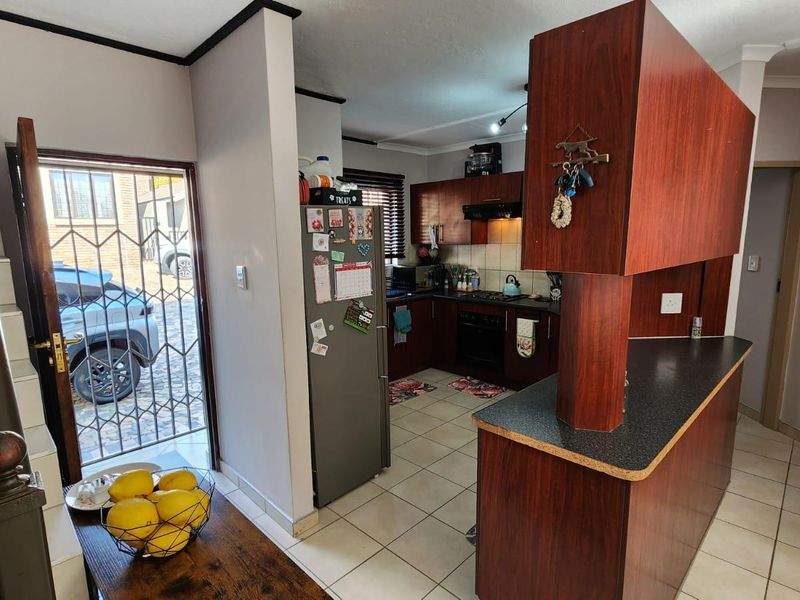 Safe, Stylish & Spacious 3-Bedroom Home available in Cashan! - Photo 2