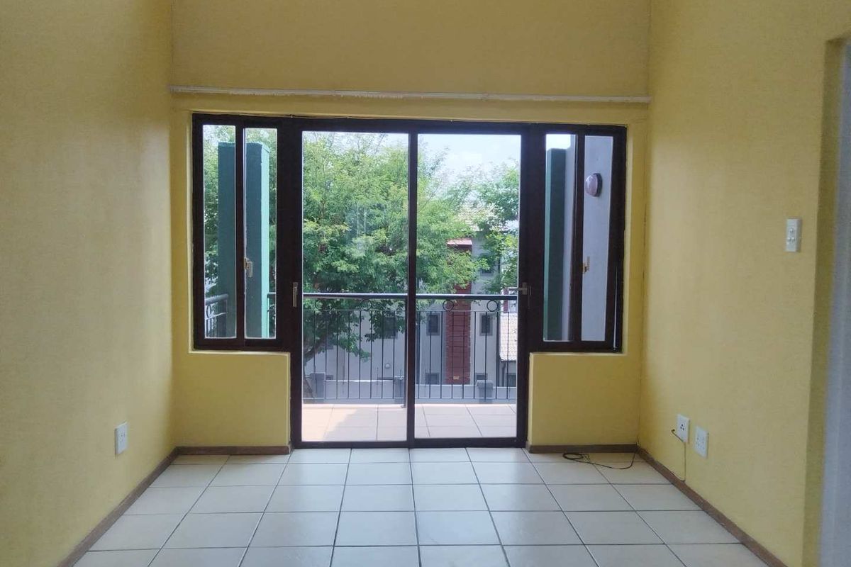 2-bedroom, 2-bathroom apartment for sale in the heart of Honeydew 2-bedroom, 2-bathroom apartment for sale in the heart of Honeydew.!! - Photo 4