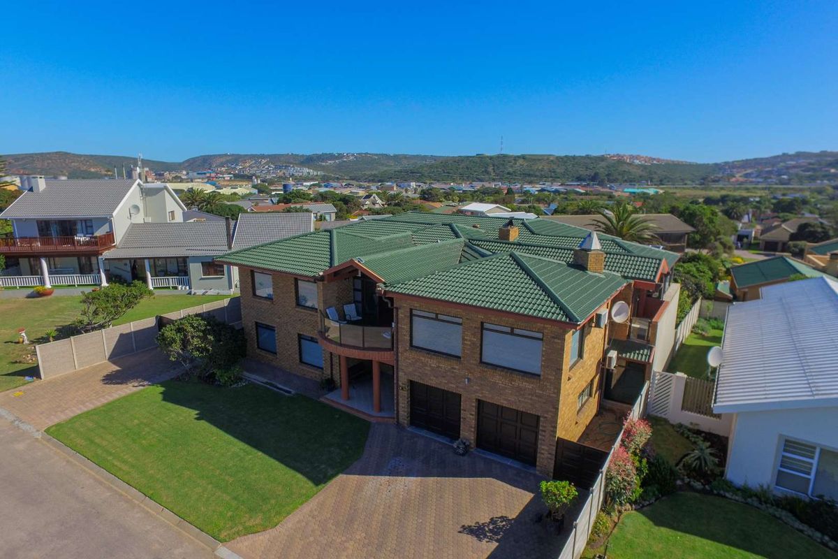 Prime 7 Bedroom Coastal Family Residence in Bayview, Hartenbos - Photo 3