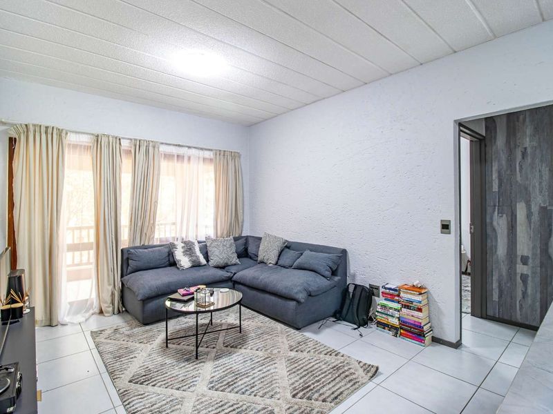 One bedroom apartment for sale in Lonehill - Photo 3