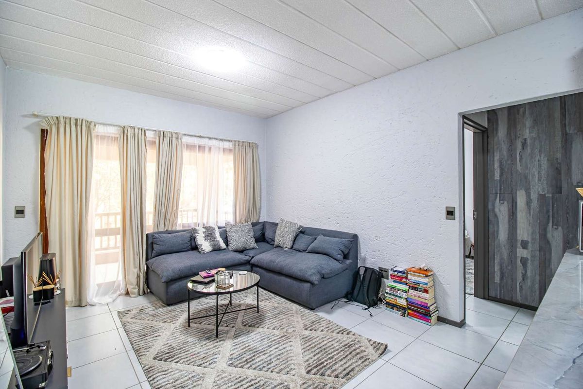 One bedroom apartment for sale in Lonehill - Photo 3