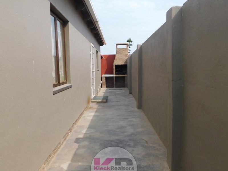 Quaint home by the sea - Photo 6