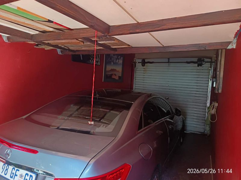 Welcoming Lock up and Go 3 bedroom home with flatlet/Salon For sale! - Photo 6