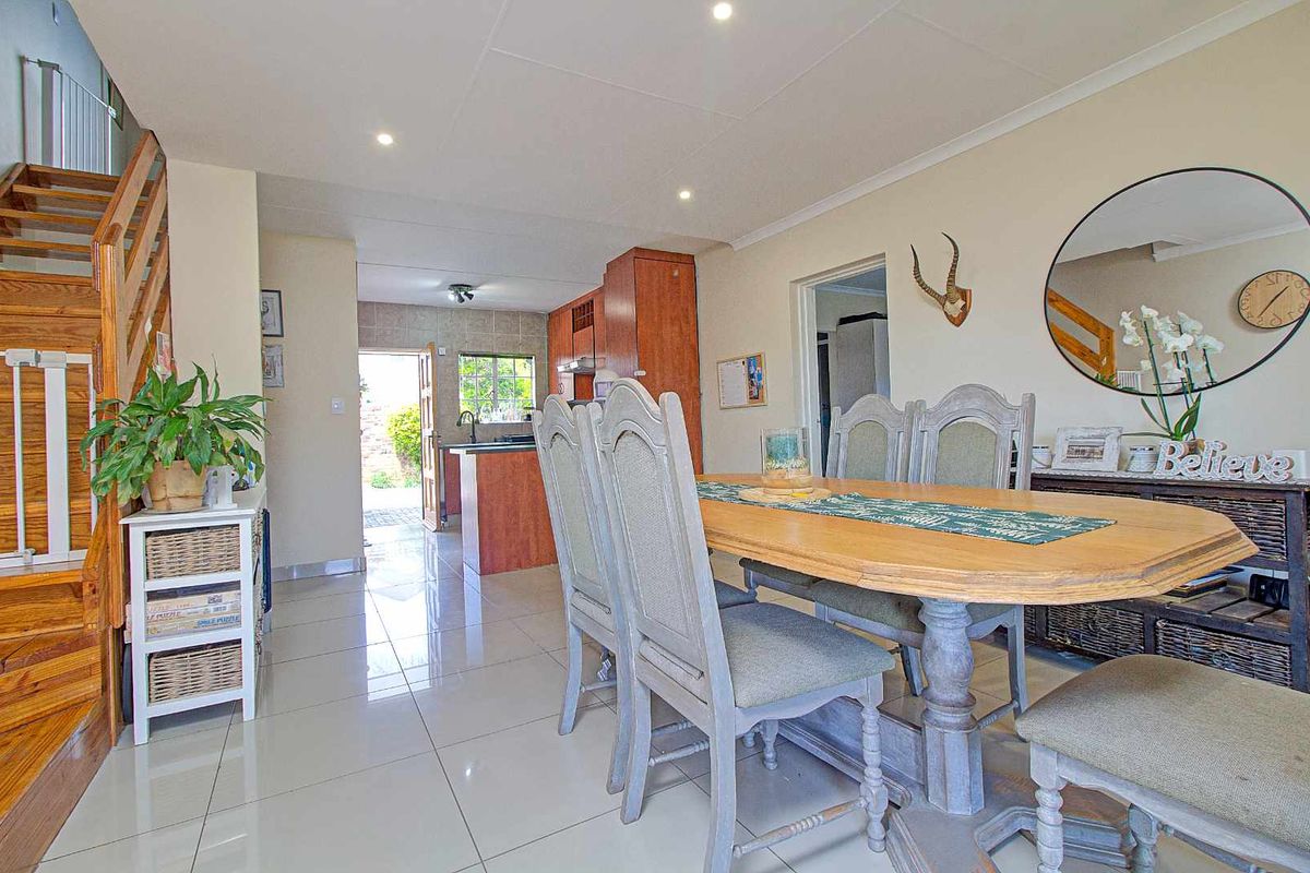 Exquisite Townhouse on a Charming Corner Lot* - Photo 2