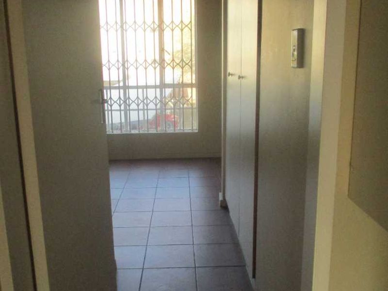 2 Bedroom to rent in Waterkloof Glen - Photo 9
