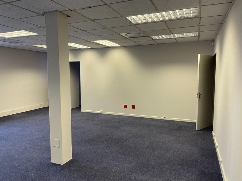 Strategic Office Location Near Howard Centre - Photo 4