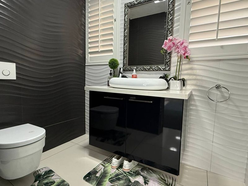 Ultra modern 3 bedroom /2 bedroom with a study in the heart of Faerie Glen - Photo 7