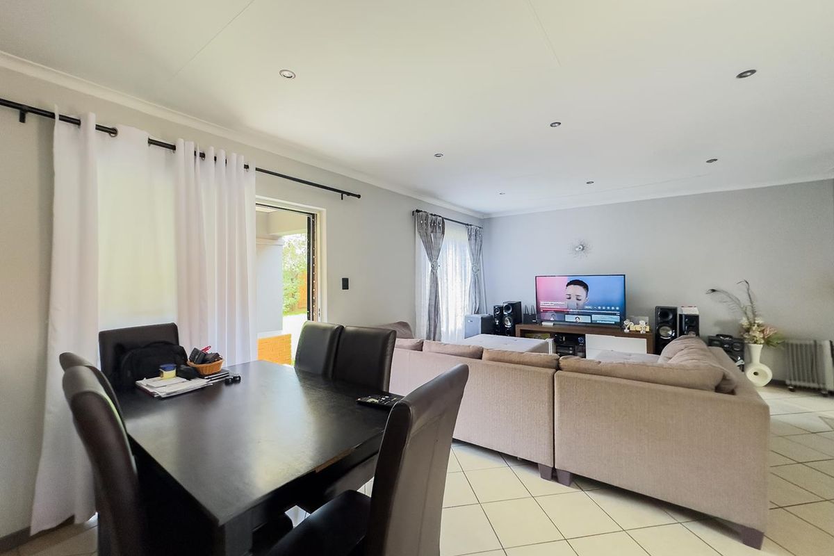 Modern & Stylish 2 Bedroom Townhouse in Rhodeberg Estate, Equestria - Photo 5