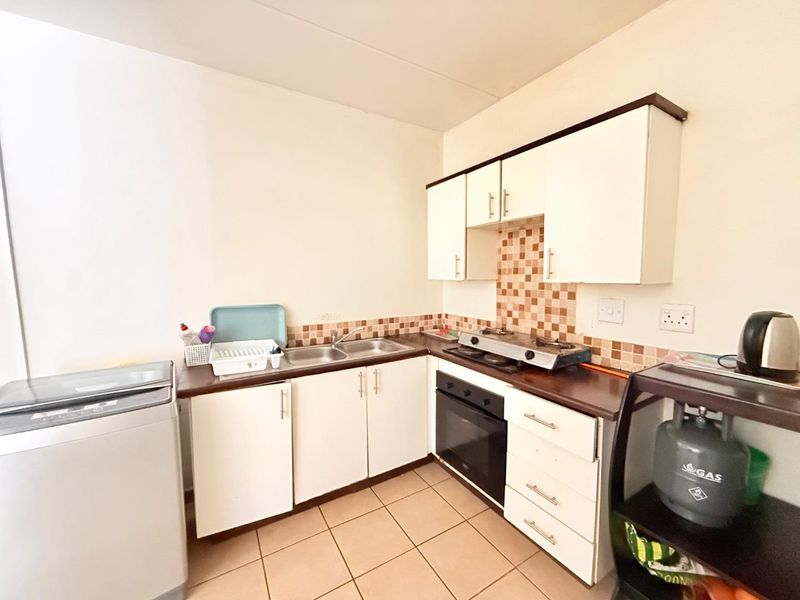 Bright, Modern 2-Bedroom Home in Prime Location! - Photo 6
