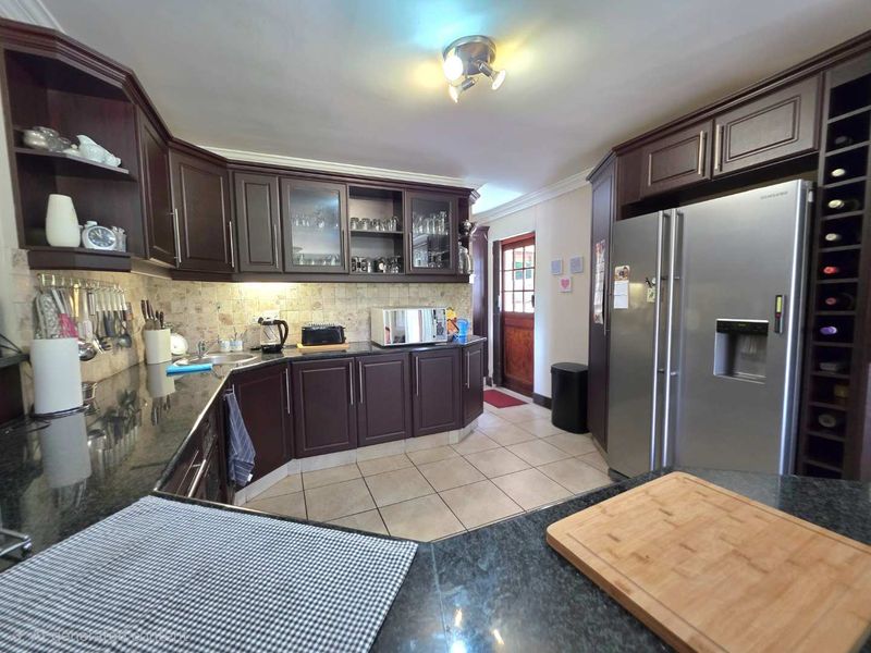 Modern, Low-Maintenance 3-Bedroom Family Home for Sale! - Photo 9