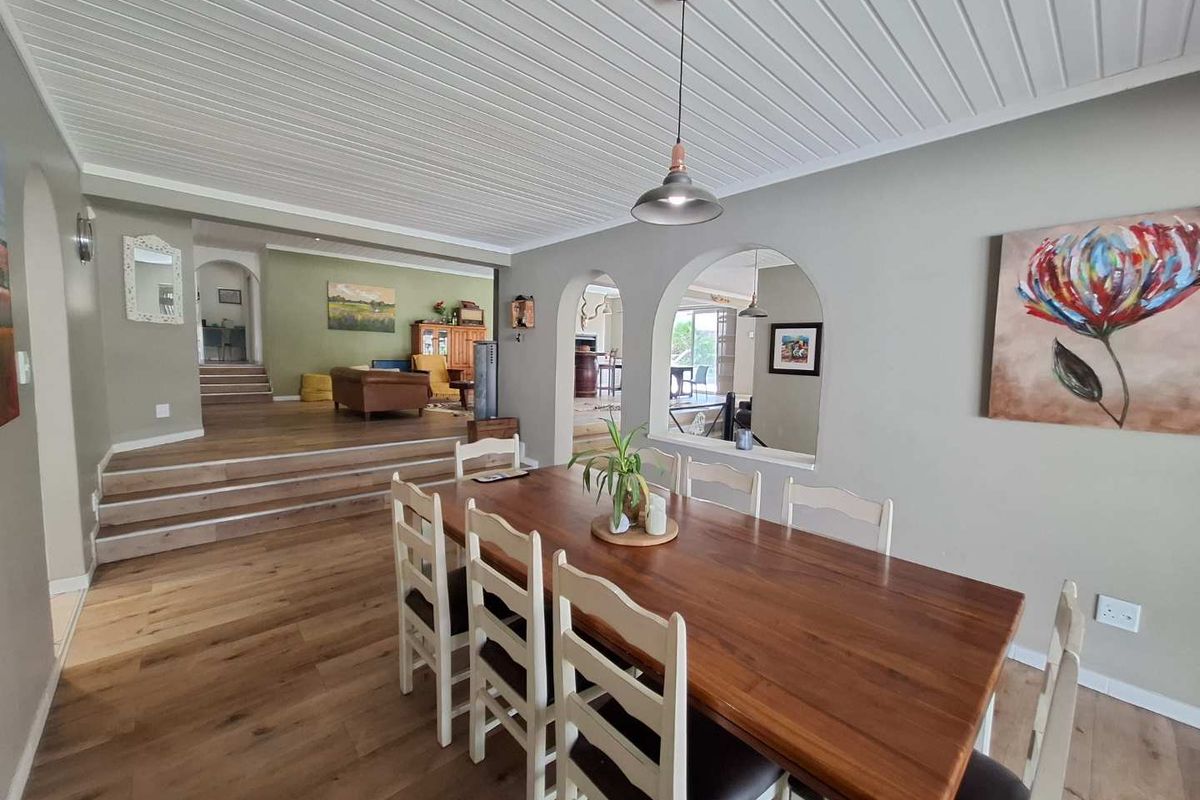 Elegant Family Home in Eros with Expansive Views - Photo 5