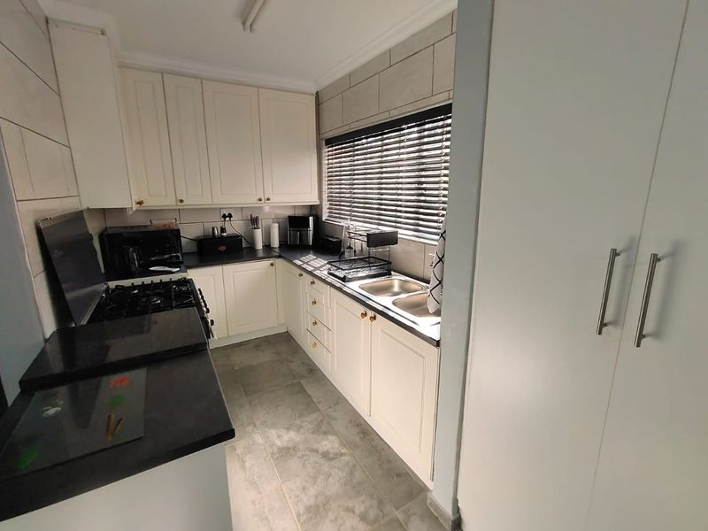 Stunning 2-Bedroom Home with Modern Upgrades - Photo 6