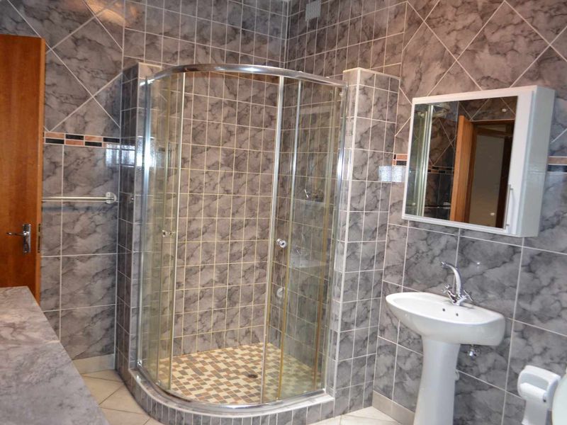 Perfect Family Home to Let! - Photo 10