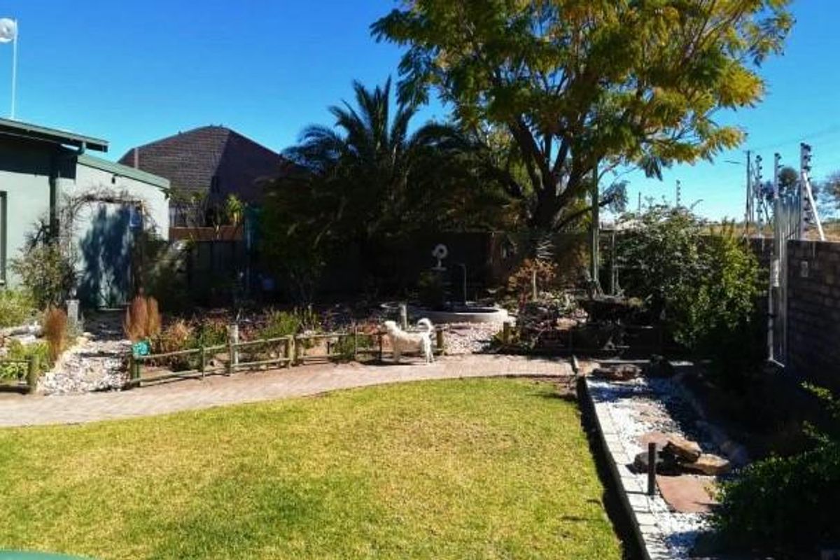 House with Flat for Sale in Westdene, Keetmanshoop - Photo 3