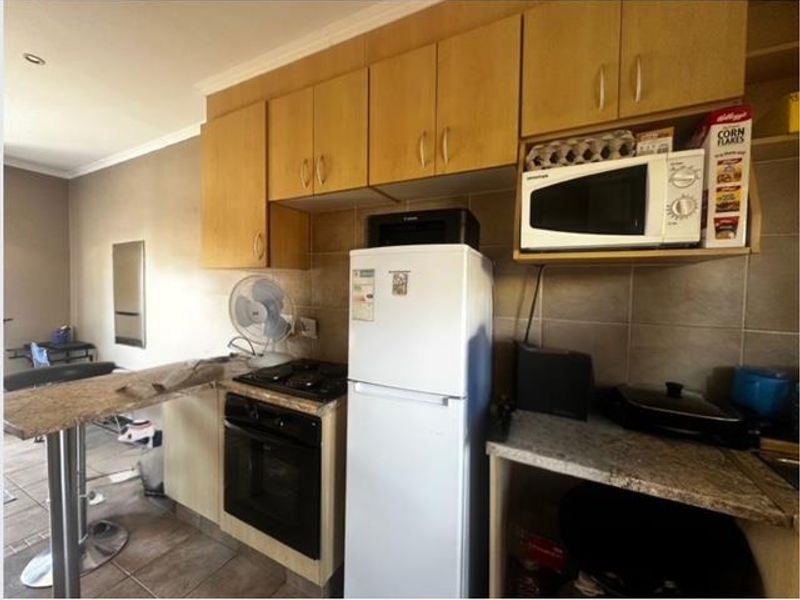 Bachelor Flat in Secure Lifestyle Estate - Exceptional Investment Opportunity - Photo 2