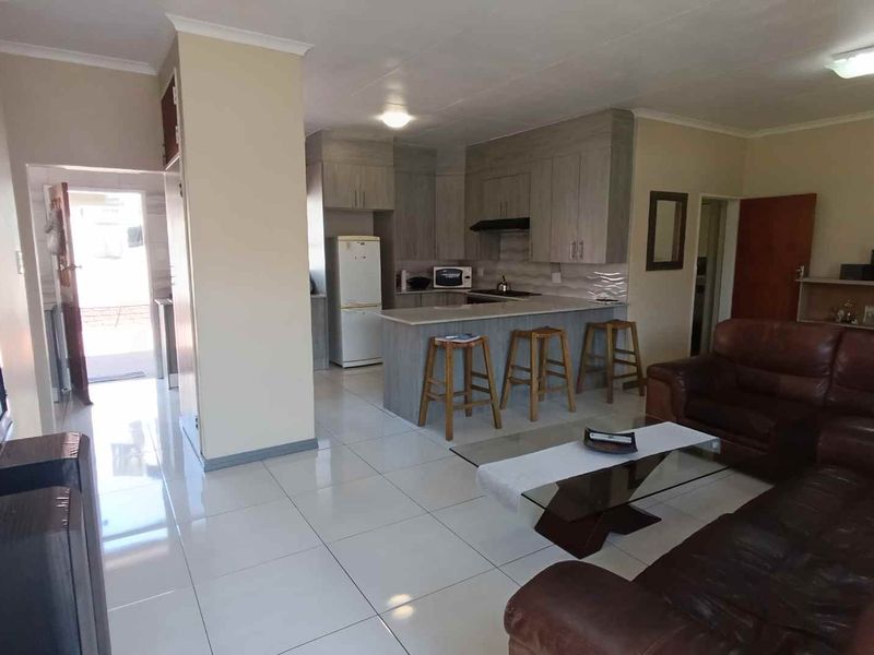 Charming Townhouse for Sale in Norkem Park - Photo 8