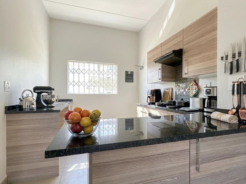 What a great deal with a completely brand-new interior for this ground floor apartment. - Photo 2