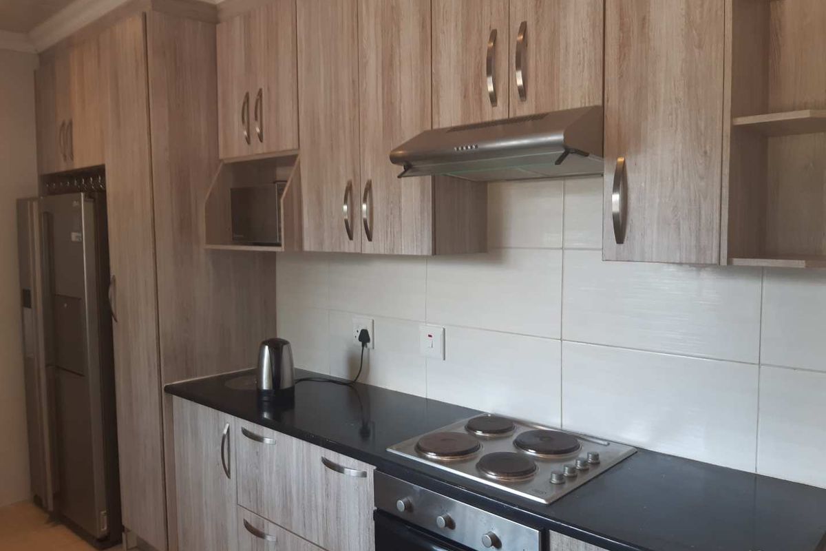 NEAT AND SPACIOUS HOME, ON A MASSIVE YARD WITH AN OUTSIDE ROOM WITH BATHROOM  N BRAAI AREA - Photo 5