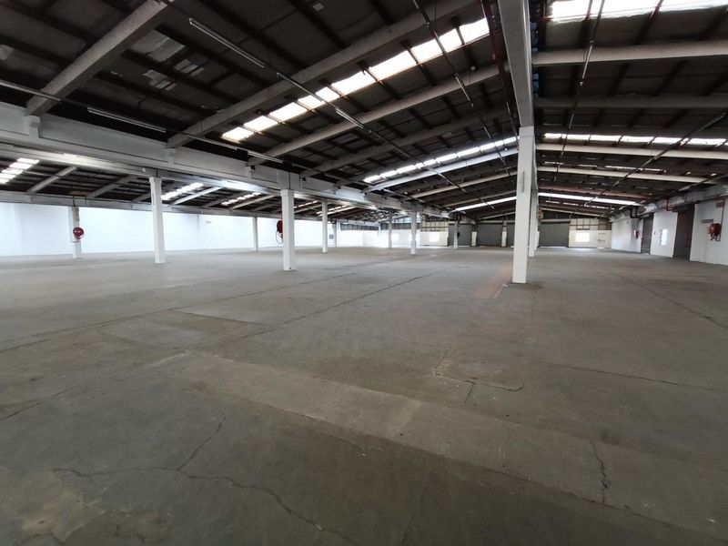 3353m2 Warehouse with 904m2 Yard - Photo 2