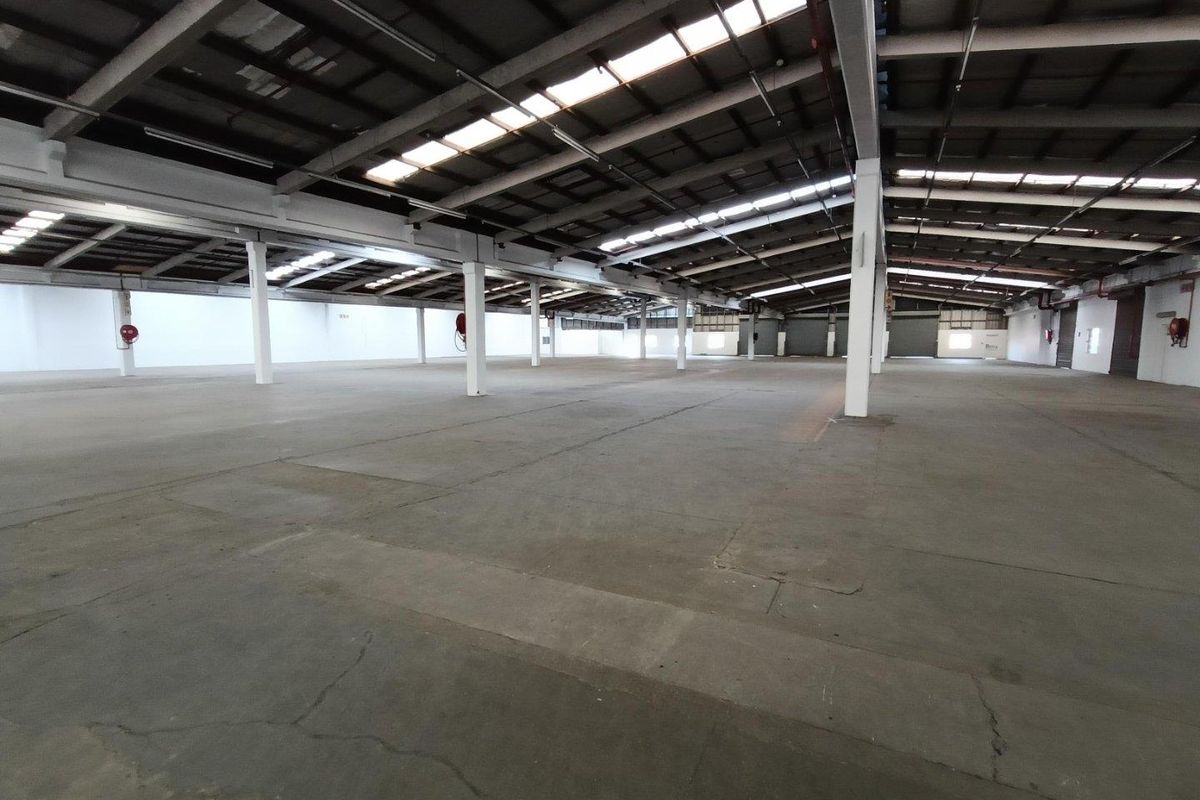 3353m2 Warehouse with 904m2 Yard - Photo 2