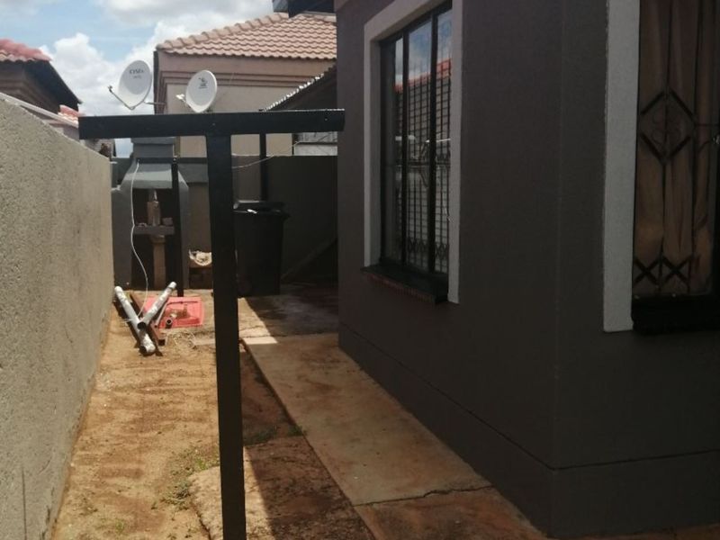 2 Bedroom House For Rent in The Orchards, Akasia - Photo 7